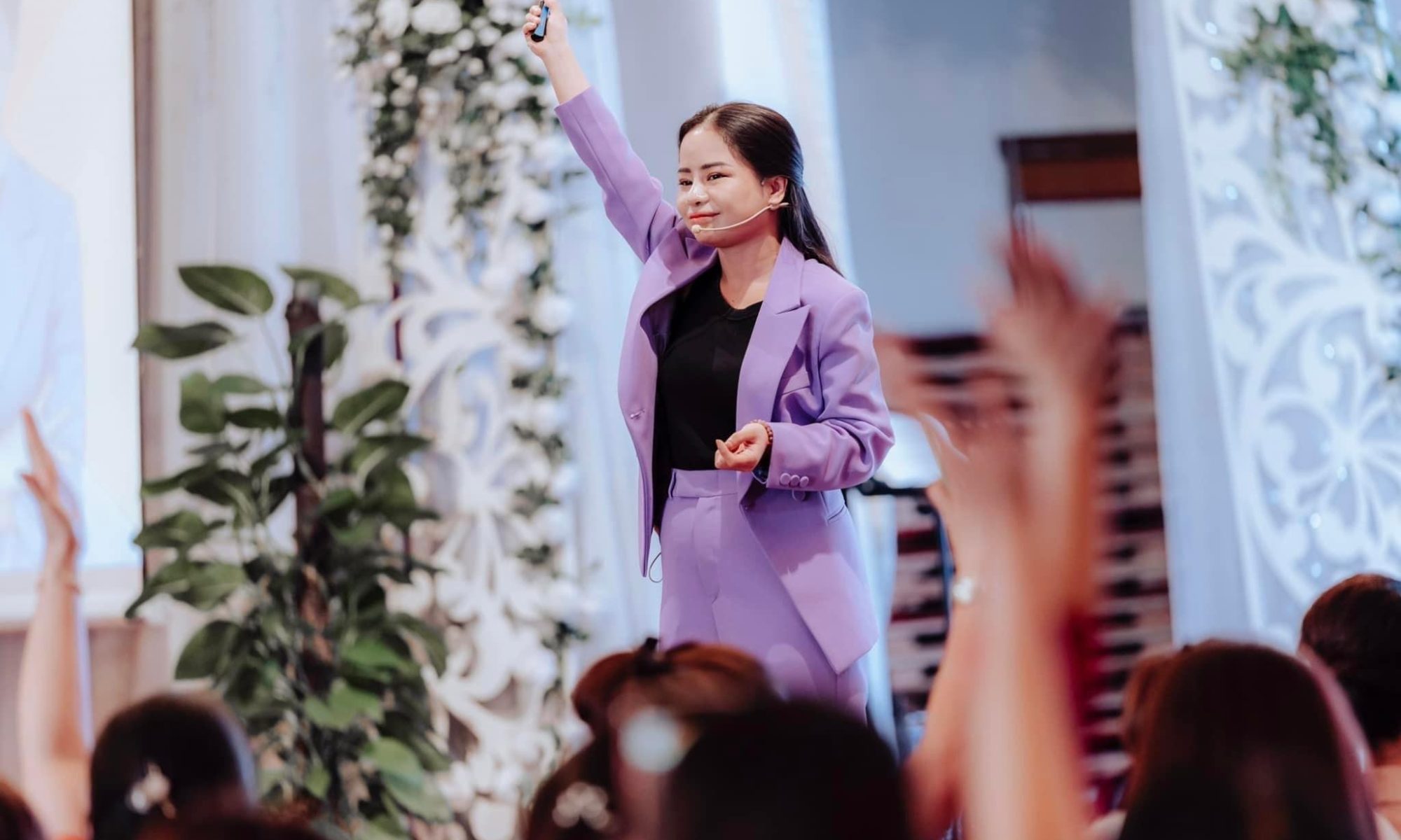 Thiều Vân Anh và kinh doanh sân cỏ nhân tạo